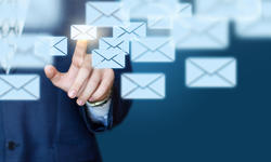 © - fotolia.com Businessman email concept